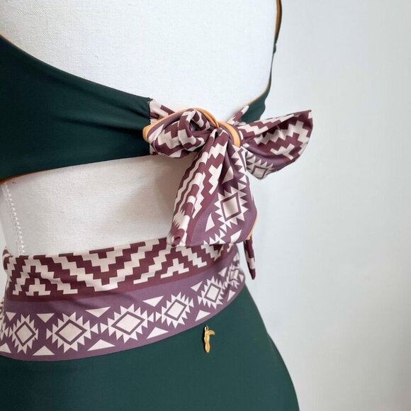 Elegant Green Bikini with Patterned Waistband - Picture 8 of 16